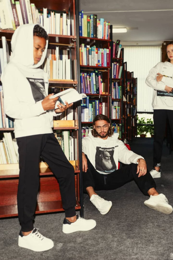 Худи Толстой