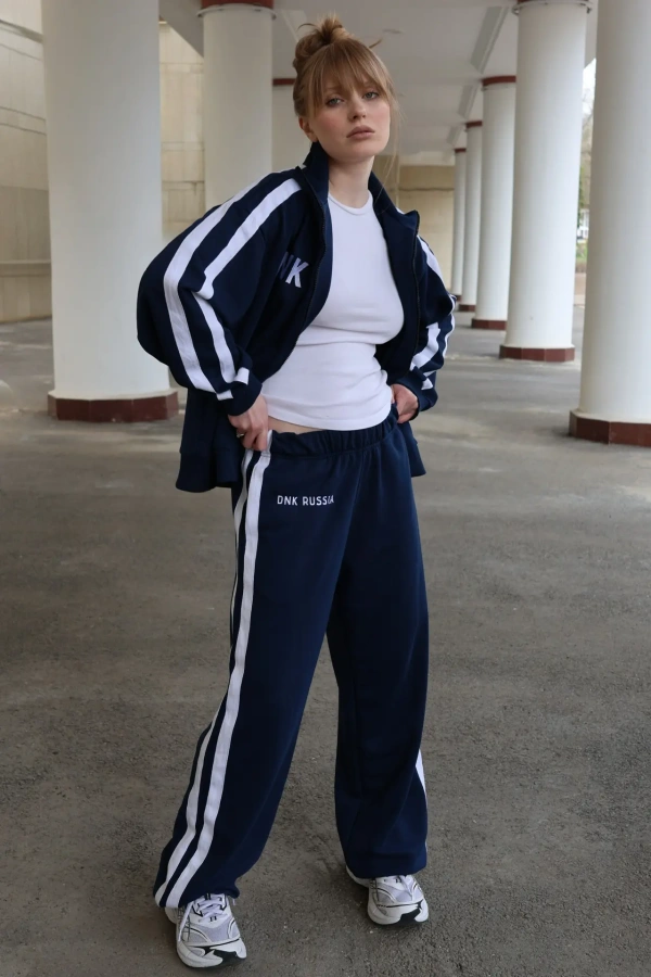 Костюм с лампасами