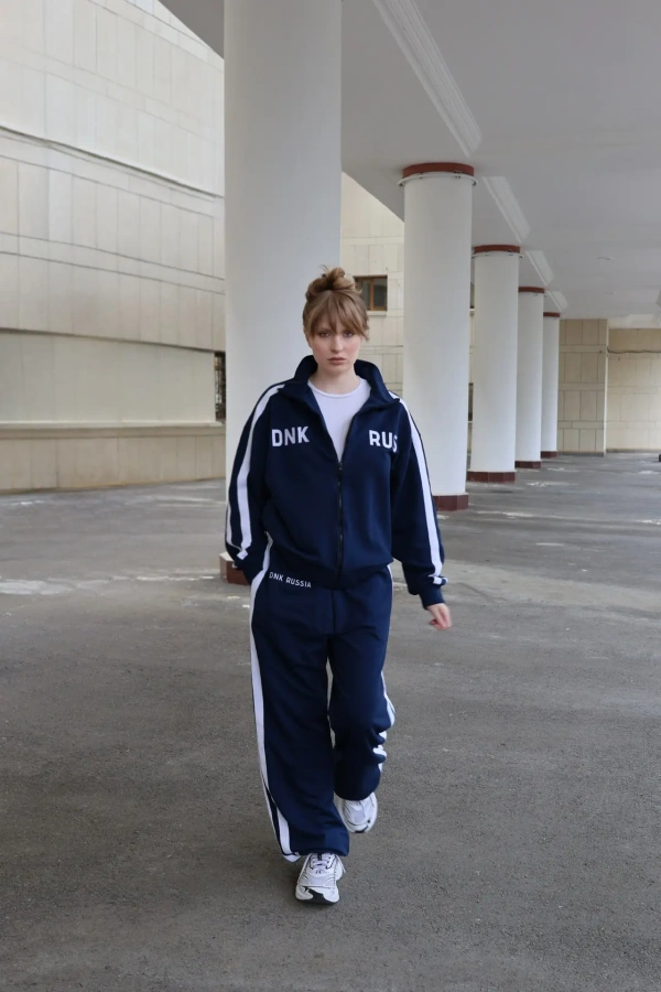 Костюм с лампасами