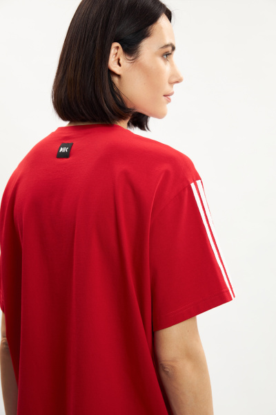 Футболка с принтом красная