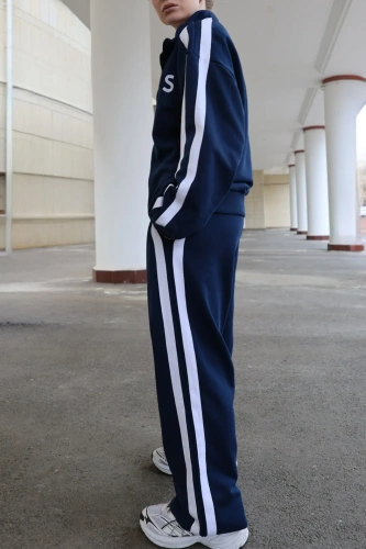 Костюм с лампасами