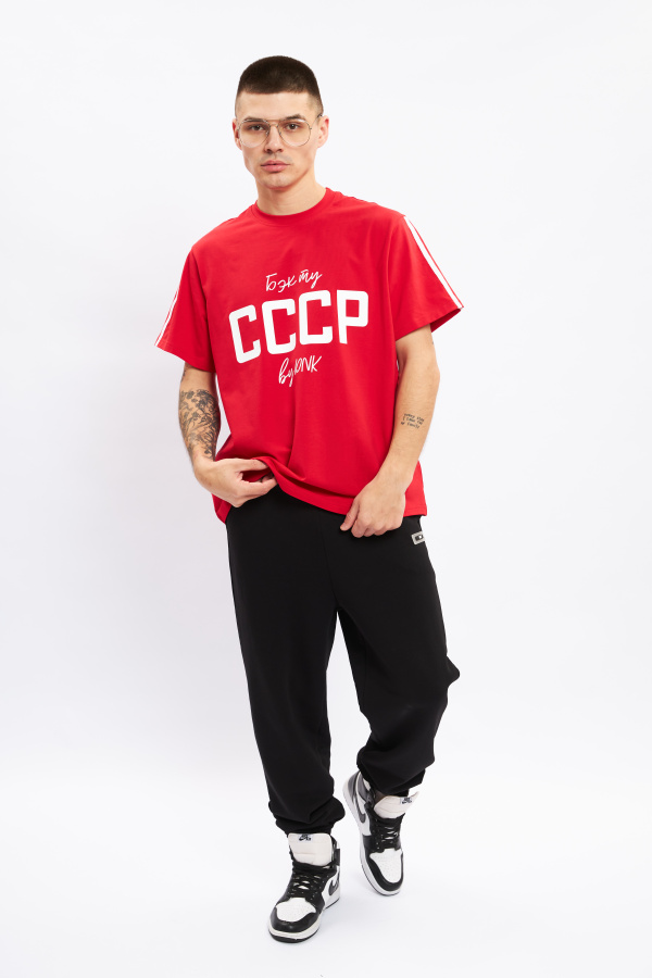 Футболка с принтом красная